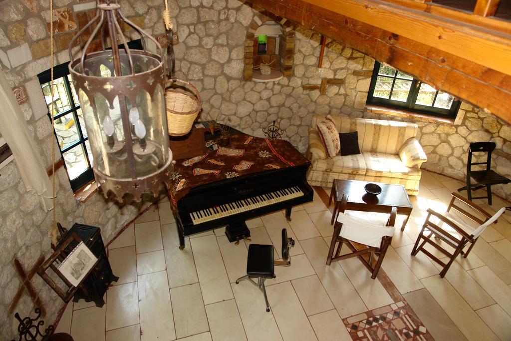 Musician'S Round House & Castello Villa Vátos Esterno foto